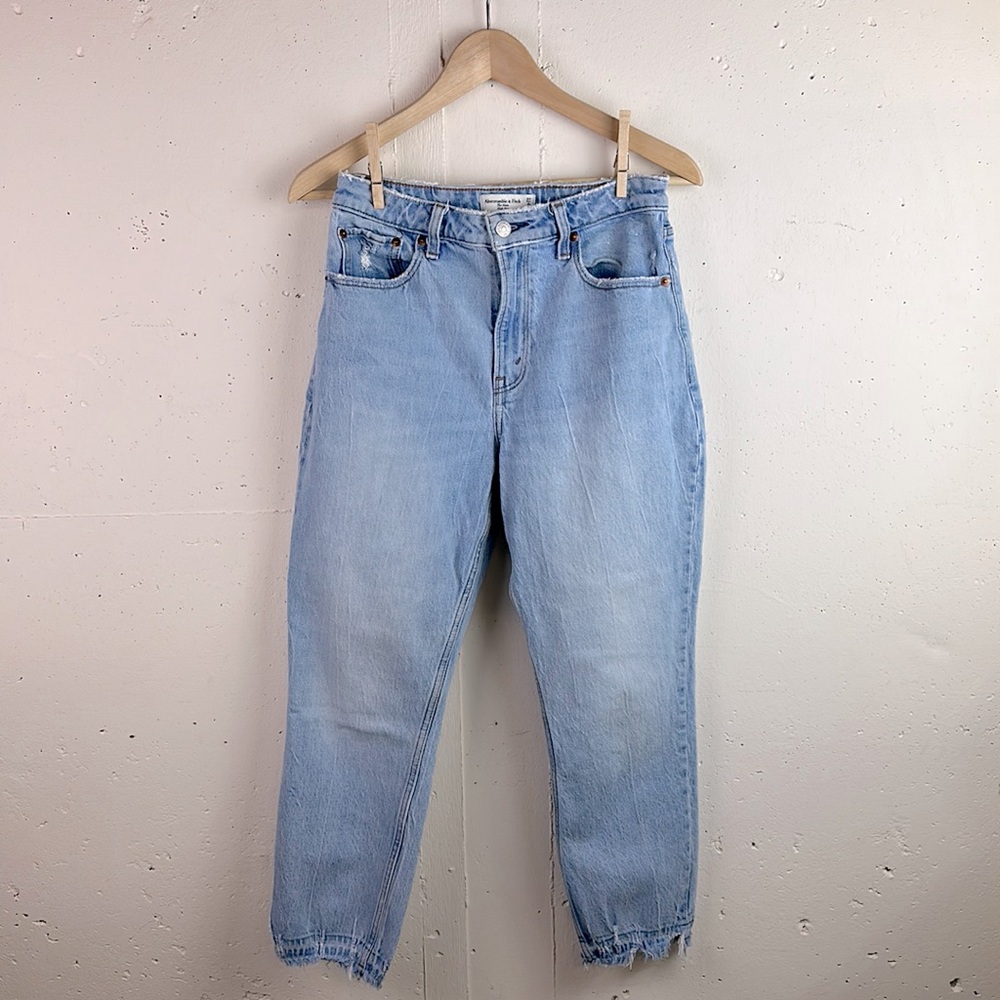 Abercrombie & Fitch The Mom High Rise Curve Love Jean